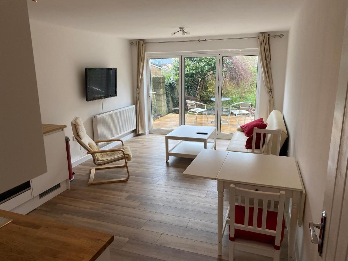 Adorable One-Bedroom Flat With Patio Garden. Southwick  Bagian luar foto