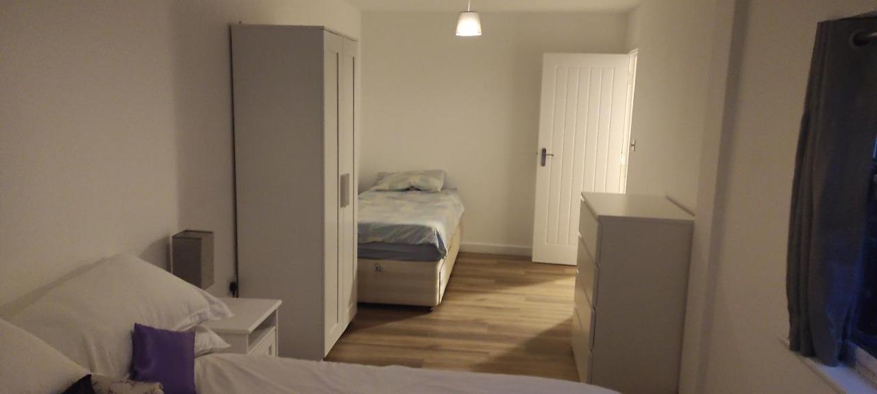 Adorable One-Bedroom Flat With Patio Garden. Southwick  Bagian luar foto